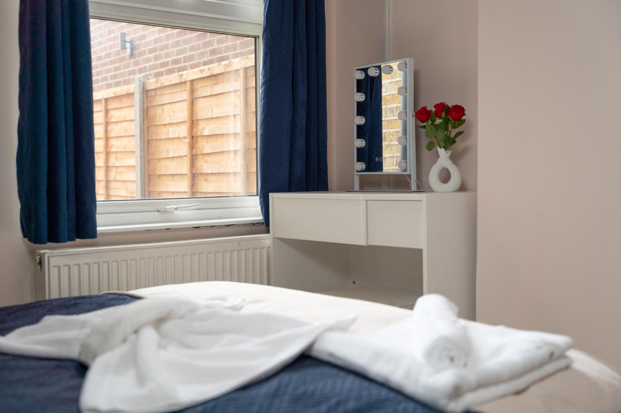 Beautiful 2 Bedroom With Private Garden In Wimbledon - Minutes From Central Londra Esterno foto