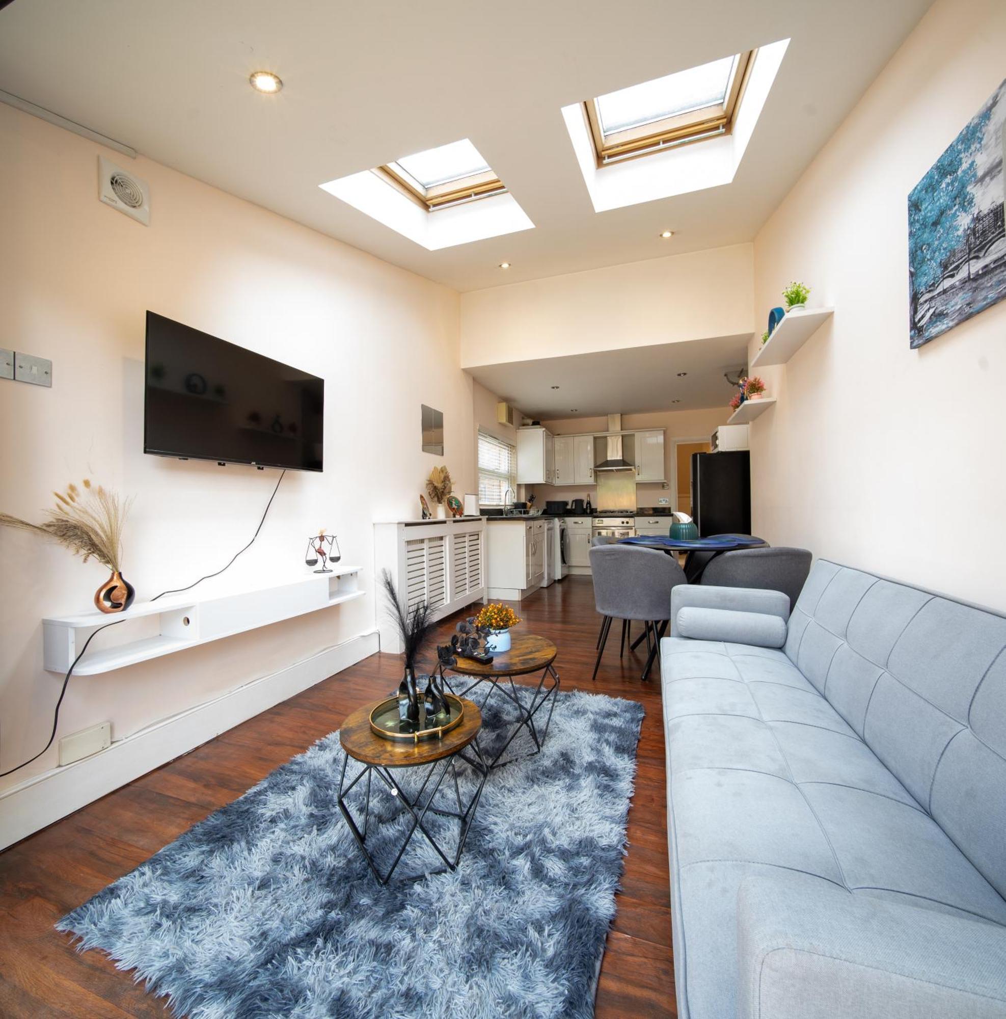 Beautiful 2 Bedroom With Private Garden In Wimbledon - Minutes From Central Londra Esterno foto